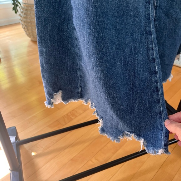 Pilcro Adi Regenerative Mid-Rise Frayed Relaxed Flare Jeans - Picture 3 of 13